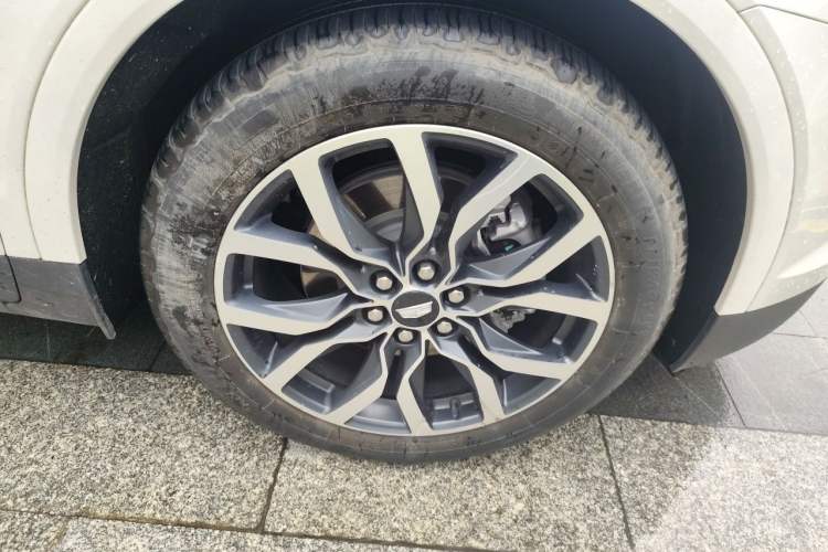 Used Cadillac XT5 2023 2.0T Four-Wheel Drive Prestige Version (Ultimate Edition) Right Front Wheel Hub