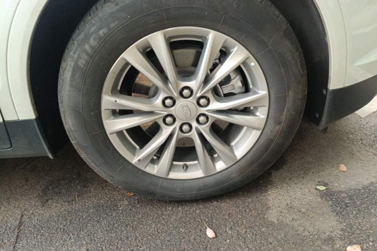 Used Cadillac XT5 2023 2.0T Two-Wheel-Drive Fashion Edition Right Front Wheel Hub