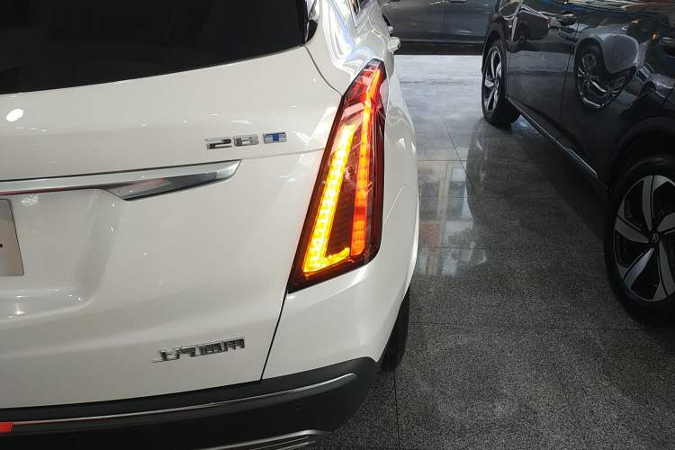 Used Cadillac XT5 2023 2.0T Two-Wheel-Drive Fashion Edition Right Rear Taillight