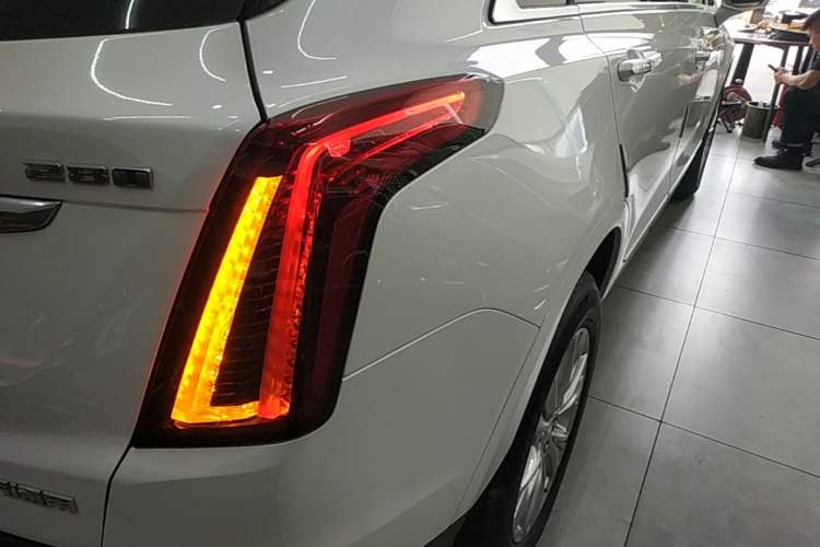 Used Cadillac XT5 2023 2.0T Two-Wheel-Drive Fashion Edition Right Rear Taillight