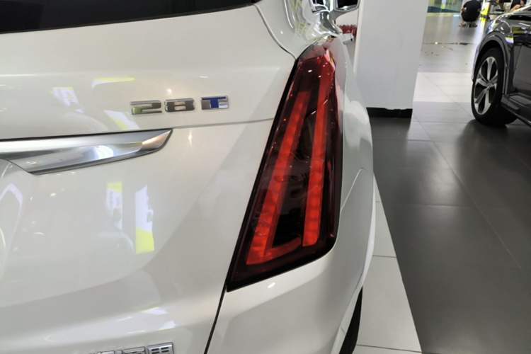 Used Cadillac XT5 2023 2.0T Two-Wheel-Drive Fashion Edition Right Rear Taillight