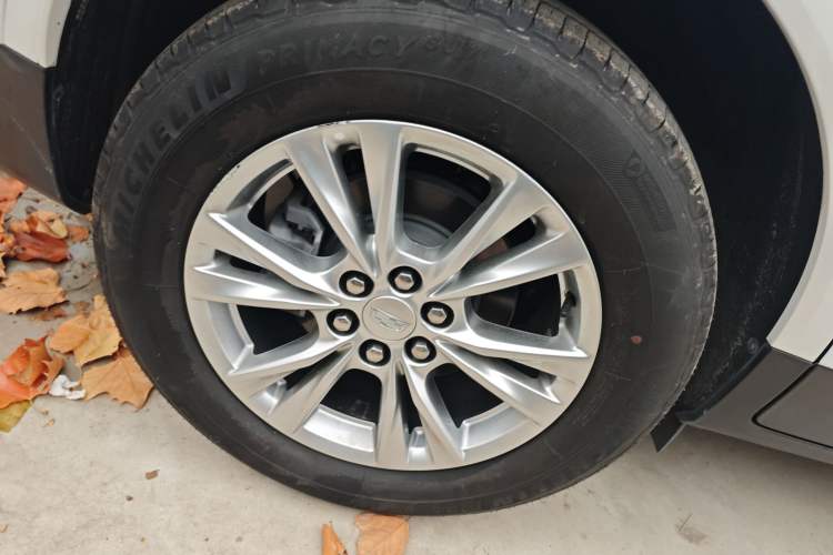 Used Cadillac XT5 2023 2.0T Two-Wheel-Drive Fashion Edition Right Rear Wheel Hub