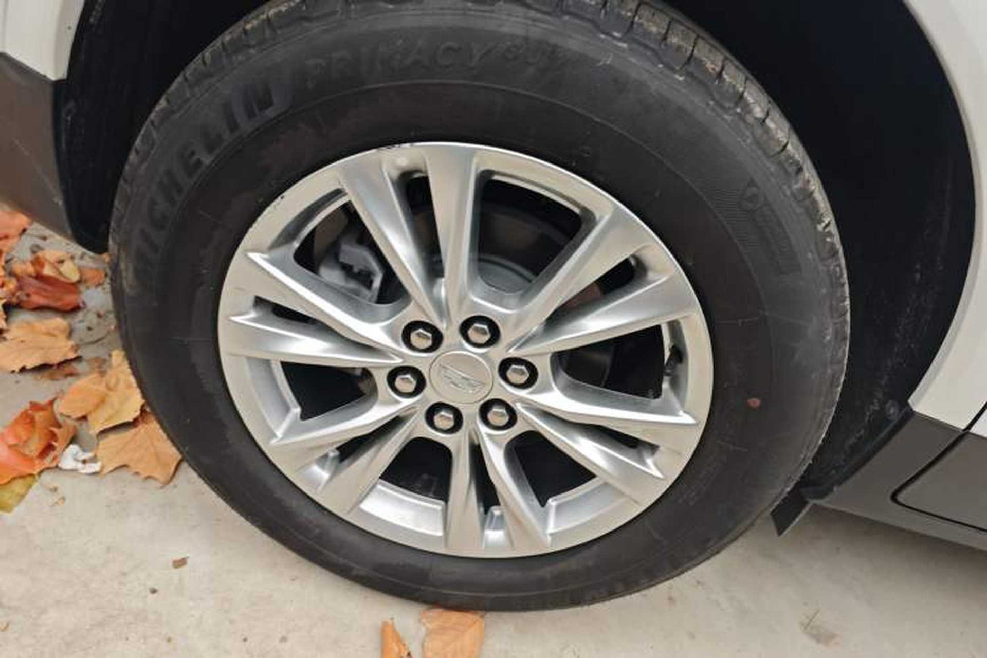 Used Cadillac XT5 2023 2.0T Two-Wheel-Drive Fashion Edition Right Rear Wheel Hub