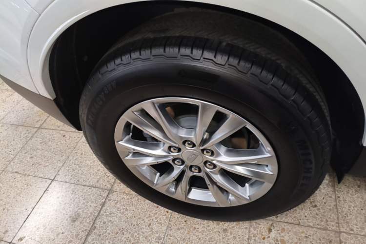 Used Cadillac XT5 2023 2.0T Two-Wheel-Drive Fashion Edition Right Rear Wheel Hub