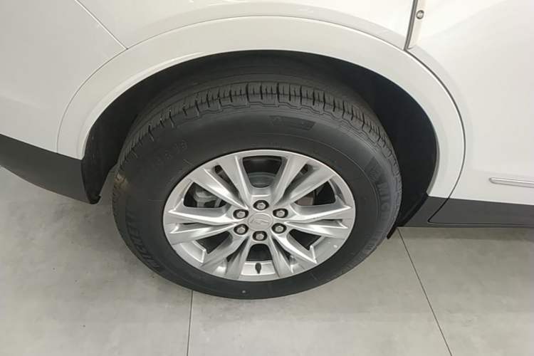 Used Cadillac XT5 2023 2.0T Two-Wheel-Drive Fashion Edition Right Rear Wheel Hub