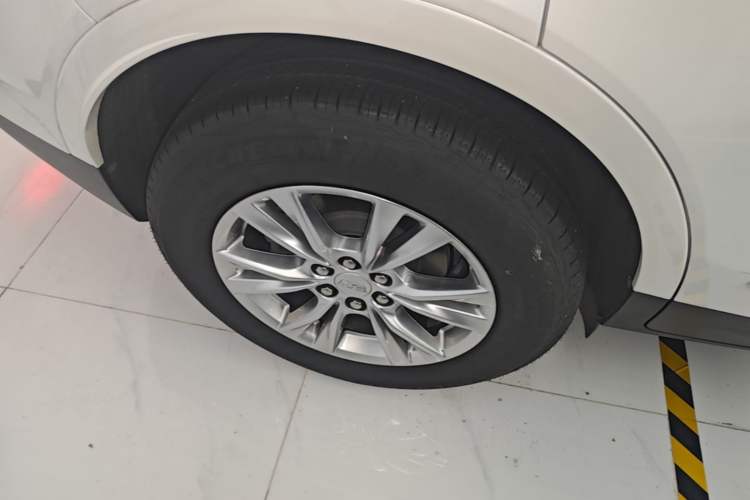 Used Cadillac XT5 2023 2.0T Two-Wheel-Drive Fashion Edition Right Rear Wheel Hub