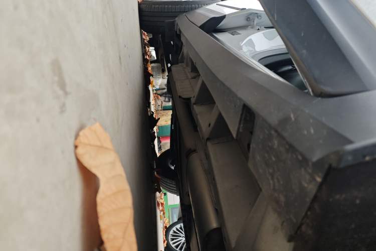 Used Cadillac XT5 2023 2.0T Two-Wheel-Drive Fashion Edition Right Side Sill