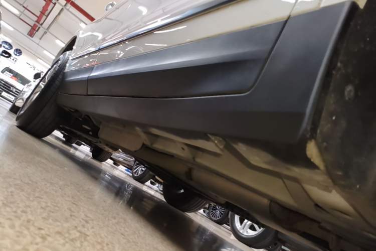 Used Cadillac XT5 2023 2.0T Two-Wheel-Drive Fashion Edition Right Side Sill