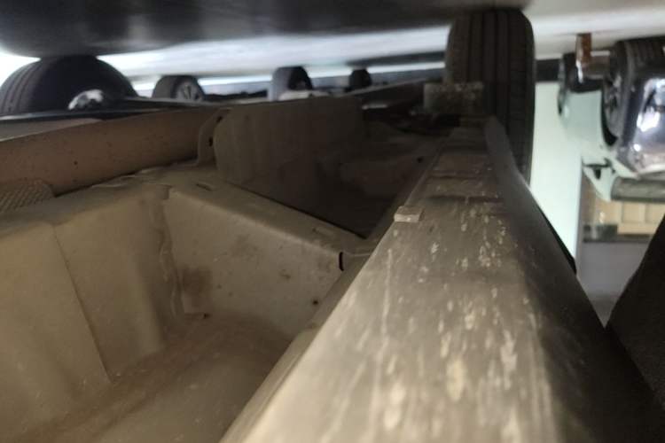 Used Cadillac XT5 2023 2.0T Two-Wheel-Drive Fashion Edition Right Side Sill