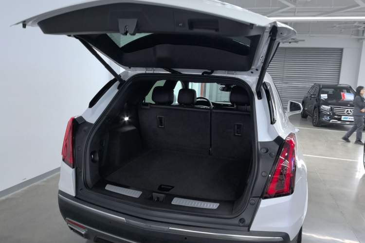 Used Cadillac XT5 2023 2.0T Two-Wheel-Drive Fashion Edition Trunk