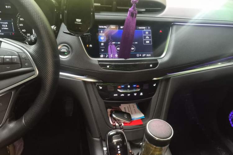 Used Cadillac XT5 2024 2.0T Two-Wheel Drive Fashion Edition Audio And AC Panel