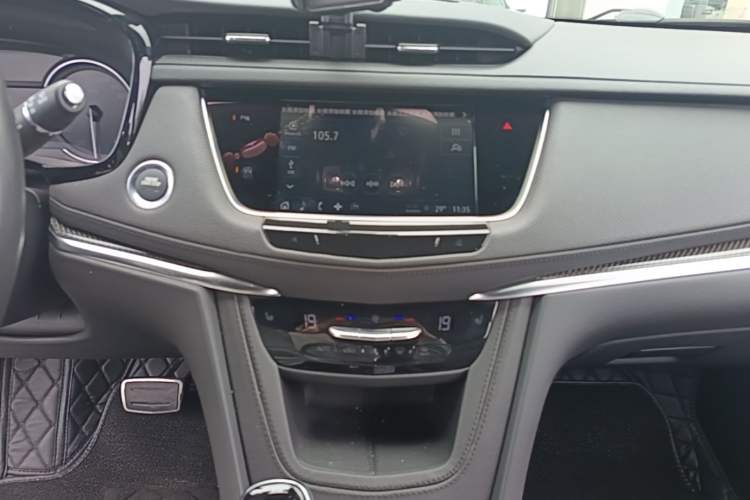 Used Cadillac XT5 2024 2.0T All-Wheel-Drive Luxury Version (Hummingbird Edition) Audio And AC Panel