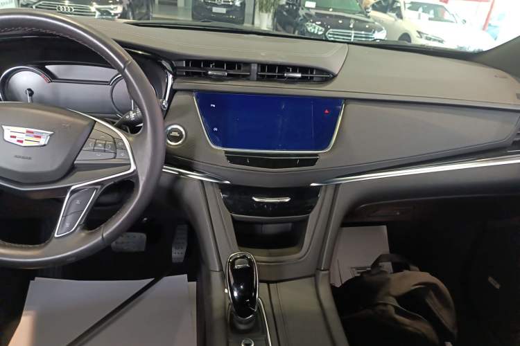 Used Cadillac XT5 2024 2.0T Two-Wheel Drive Fashion Edition Audio And AC Panel