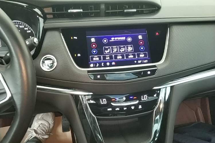 Used Cadillac XT5 2024 2.0T Two-Wheel Drive Fashion Edition Audio And AC Panel