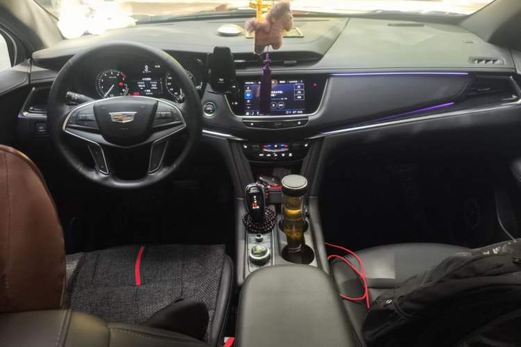 Used Cadillac XT5 2024 2.0T Two-Wheel Drive Fashion Edition Center Console