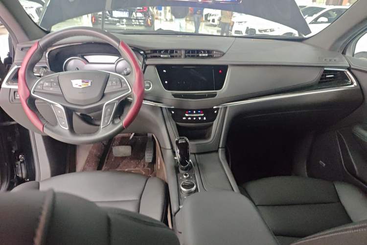 Used Cadillac XT5 2024 2.0T Two-Wheel Drive Fashion Edition Center Console