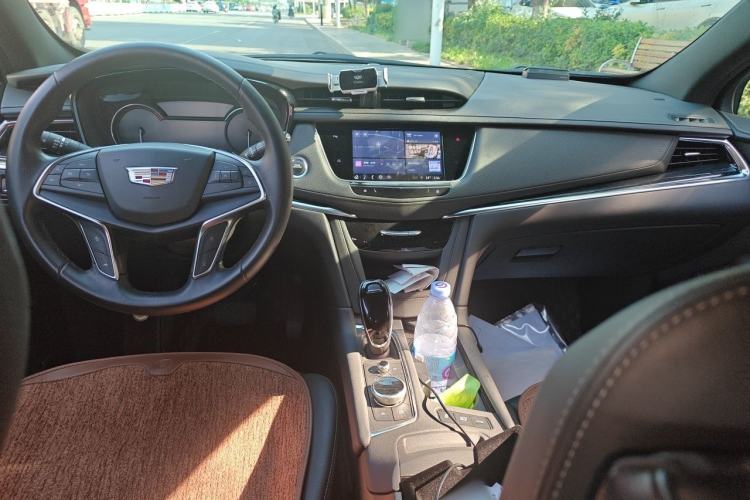 Used Cadillac XT5 2024 2.0T Two-Wheel Drive Fashion Edition Center Console