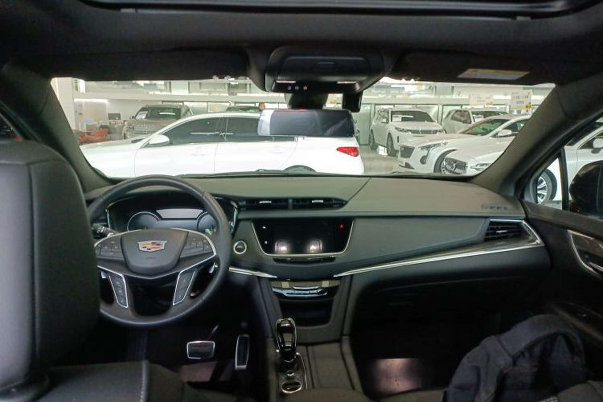 Used Cadillac XT5 2024 2.0T All-Wheel-Drive Luxury Version (Hummingbird Edition) Center Console