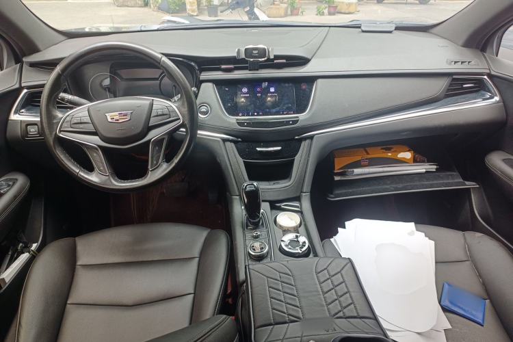 Used Cadillac XT5 2024 2.0T Two-Wheel Drive Fashion Edition Center Console