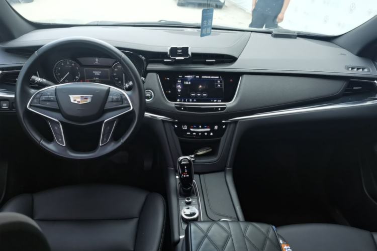 Used Cadillac XT5 2024 2.0T Two-Wheel Drive Fashion Edition Center Console