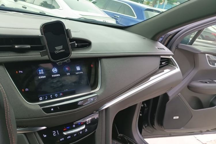 Used Cadillac XT5 2024 2.0T All-Wheel-Drive Luxury Version (Hummingbird Edition) Center Console