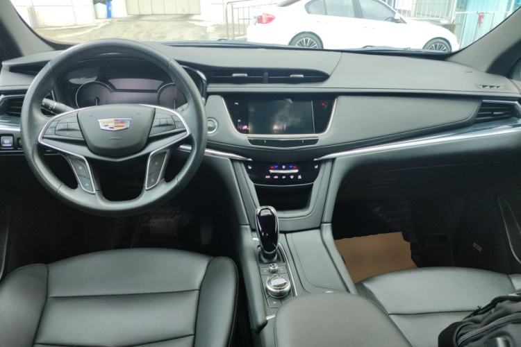 Used Cadillac XT5 2024 2.0T Two-Wheel Drive Fashion Edition Center Console