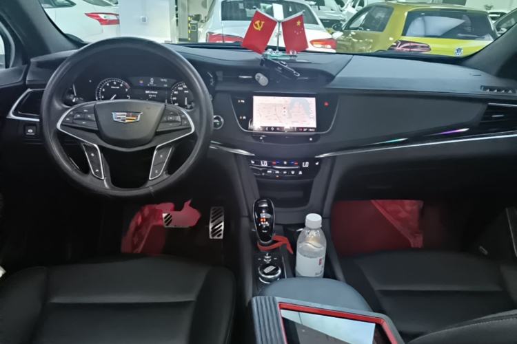 Used Cadillac XT5 2024 2.0T Two-Wheel Drive Fashion Edition Center Console