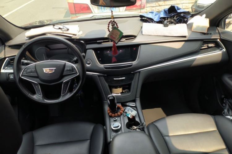 Used Cadillac XT5 2024 2.0T Two-Wheel Drive Fashion Edition Center Console