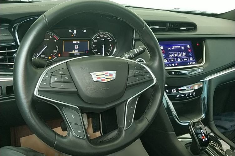 Used Cadillac XT5 2024 2.0T Two-Wheel Drive Fashion Edition Center Console