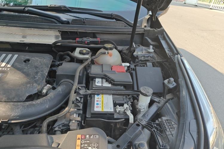 Used Cadillac XT5 2024 2.0T Two-Wheel Drive Fashion Edition Engine Bay Left