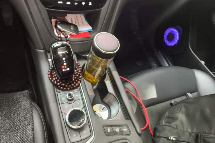 Used Cadillac XT5 2024 2.0T Two-Wheel Drive Fashion Edition Gear Lever