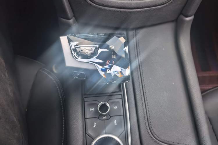 Used Cadillac XT5 2024 2.0T All-Wheel-Drive Luxury Version (Hummingbird Edition) Gear Lever