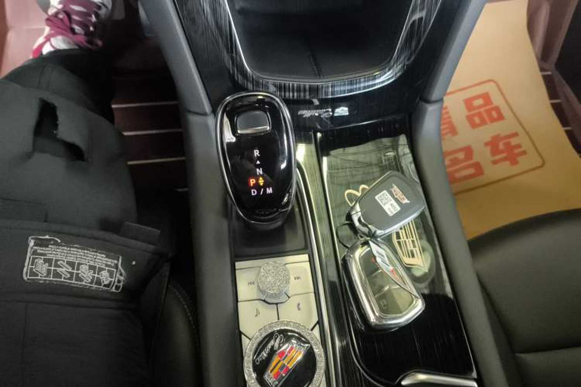 Used Cadillac XT5 2024 2.0T Two-Wheel Drive Fashion Edition Gear Lever