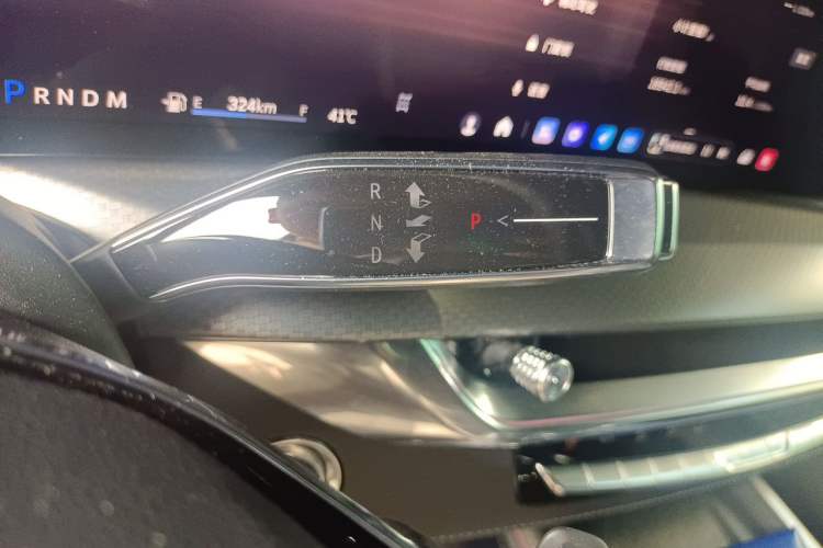 Used Cadillac XT5 2024 2.0T Four-Wheel Drive Prestige Version (Ultimate Edition) Gear Lever