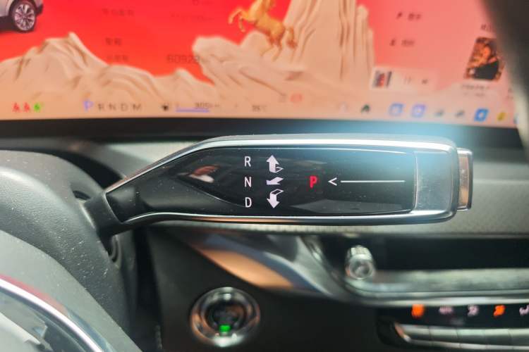 Used Cadillac XT5 2024 2.0T All-Wheel-Drive Luxury Version (Hummingbird Edition) Gear Lever