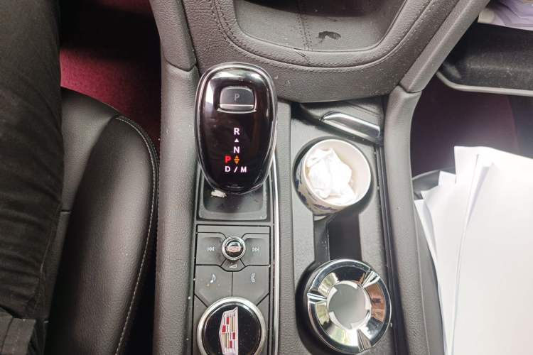Used Cadillac XT5 2024 2.0T Two-Wheel Drive Fashion Edition Gear Lever