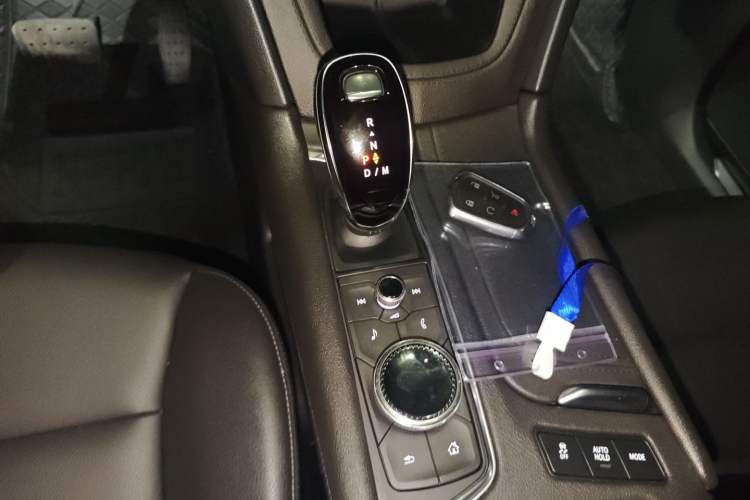 Used Cadillac XT5 2024 2.0T Two-Wheel Drive Fashion Edition Gear Lever