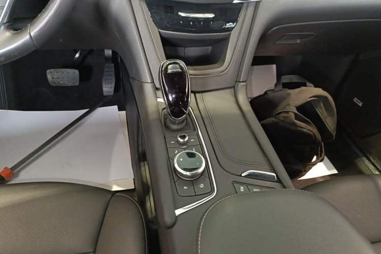 Used Cadillac XT5 2024 2.0T Two-Wheel Drive Fashion Edition Gear Lever