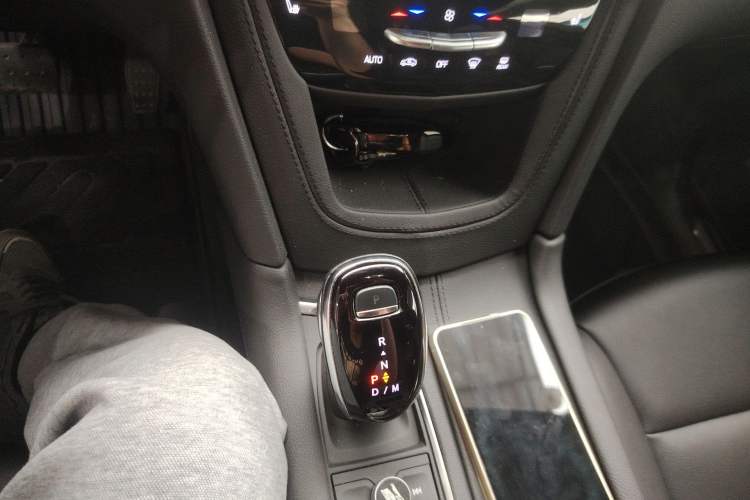 Used Cadillac XT5 2024 2.0T Two-Wheel Drive Fashion Edition Gear Lever