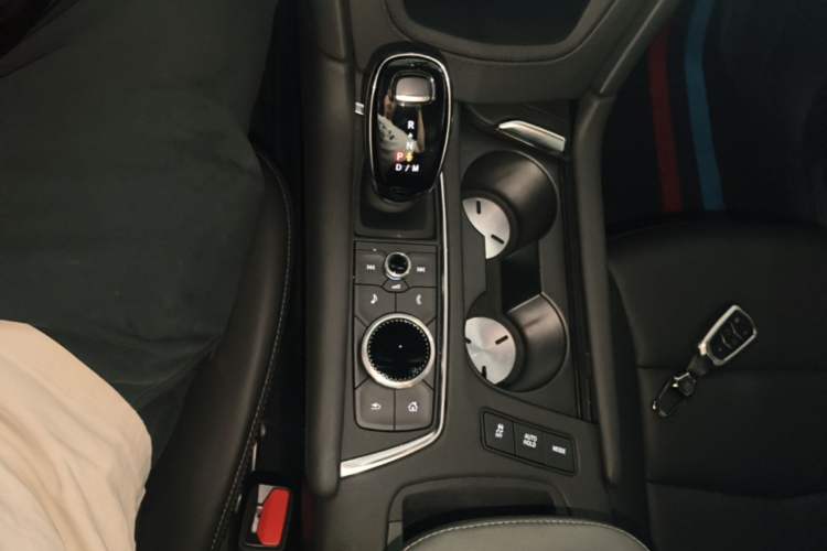 Used Cadillac XT5 2024 2.0T Two-Wheel Drive Fashion Edition Gear Lever