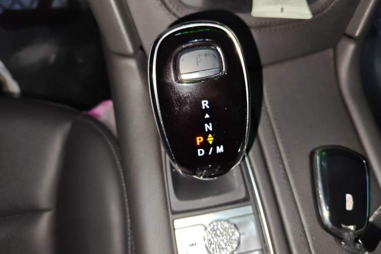 Used Cadillac XT5 2024 2.0T Two-Wheel Drive Fashion Edition Gear Lever
