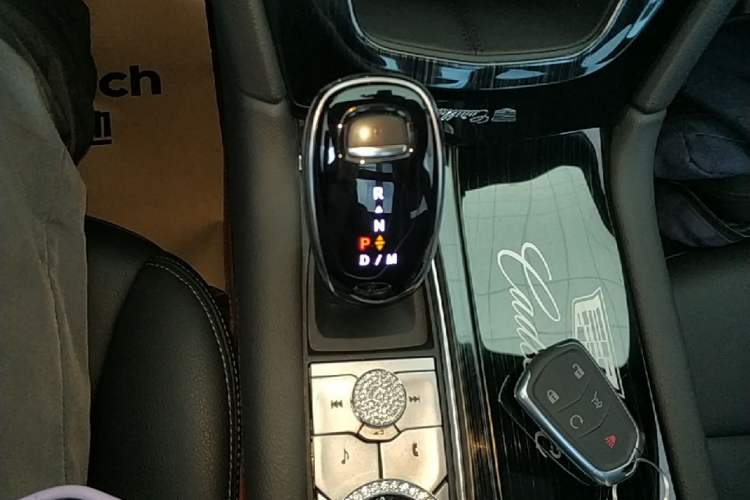Used Cadillac XT5 2024 2.0T Two-Wheel Drive Fashion Edition Gear Lever