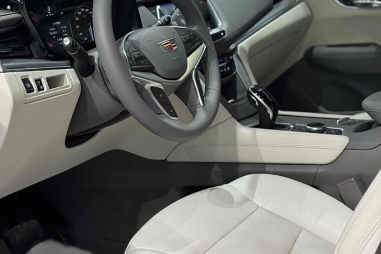Used Cadillac XT5 2024 2.0T Two-Wheel Drive Fashion Edition Interior 2