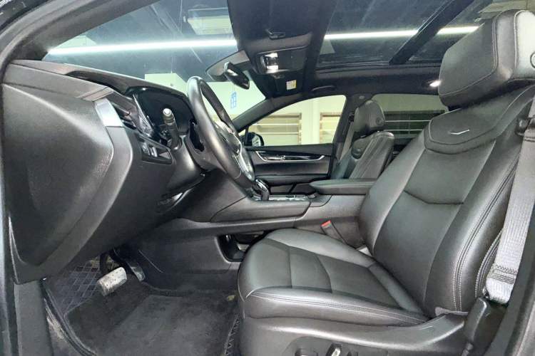 Used Cadillac XT5 2024 2.0T Two-Wheel Drive Fashion Edition Interior 3