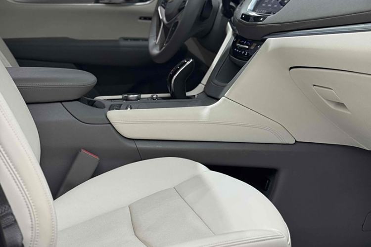 Used Cadillac XT5 2024 2.0T Two-Wheel Drive Fashion Edition Interior 4