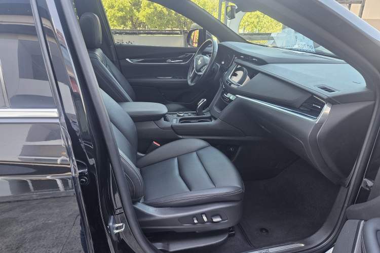 Used Cadillac XT5 2024 2.0T Two-Wheel Drive Fashion Edition Interior 9