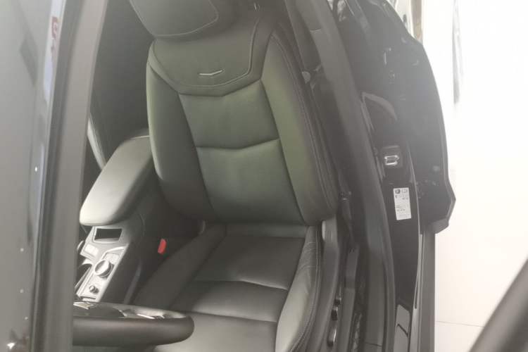 Used Cadillac XT5 2024 2.0T All-Wheel-Drive Luxury Version (Hummingbird Edition) Left Front Seat