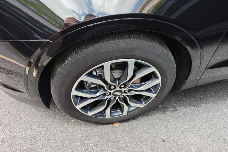 Used Cadillac XT5 2024 2.0T All-Wheel-Drive Luxury Version (Hummingbird Edition) Left Front Wheel Hub
