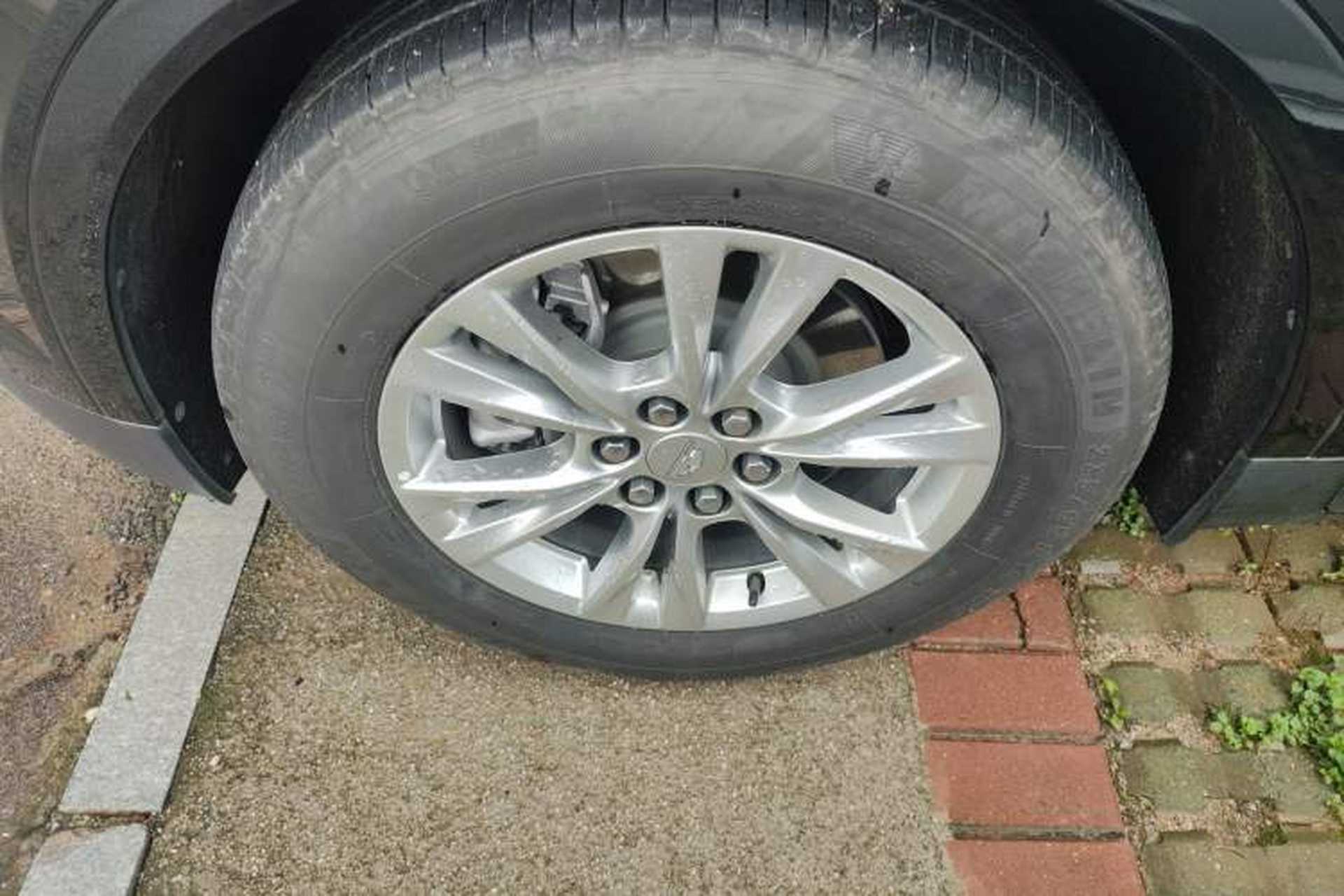Used Cadillac XT5 2024 2.0T Two-Wheel Drive Fashion Edition Left Front Wheel Hub