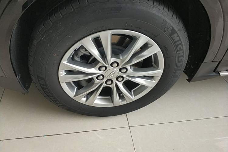 Used Cadillac XT5 2024 2.0T Two-Wheel Drive Fashion Edition Left Front Wheel Hub